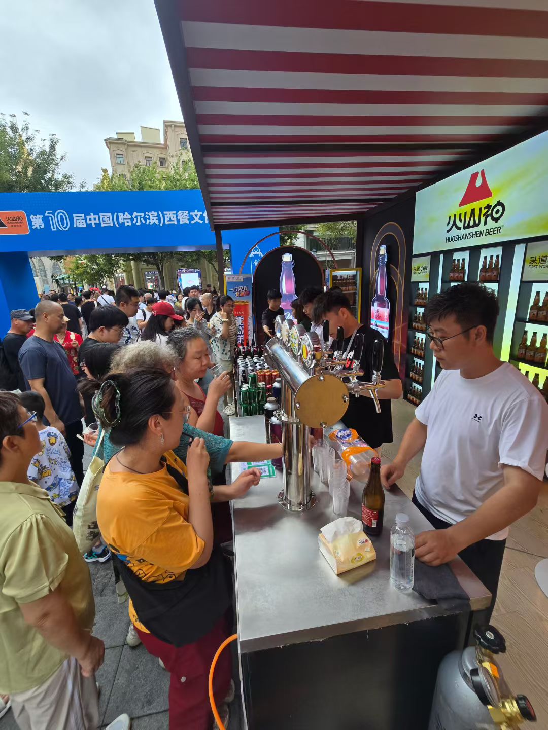 哈尔滨啤酒节现场